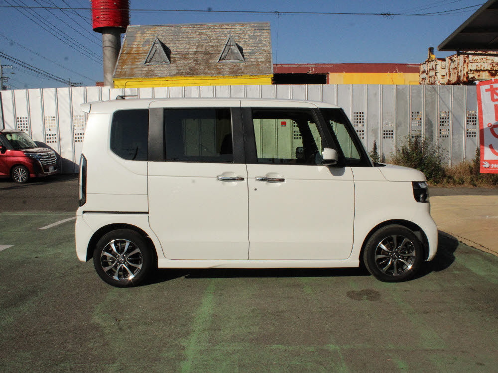 ホンダ N BOXカスタム ベース(社外8インチナビ)3枚目