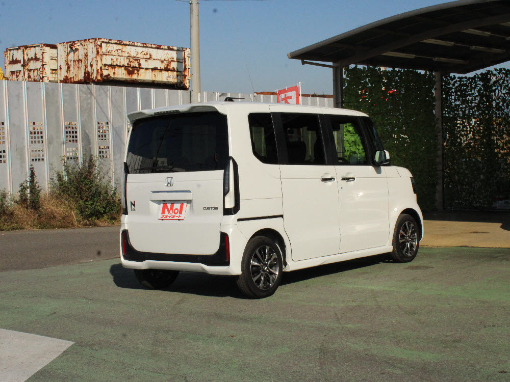ホンダ N BOXカスタム ベース(社外8インチナビ)4枚目