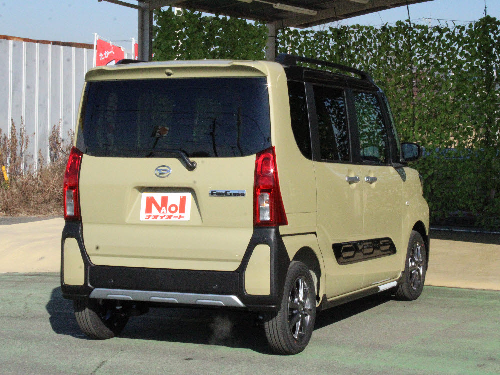 ダイハツ　タントファンクロス　9DO4枚目