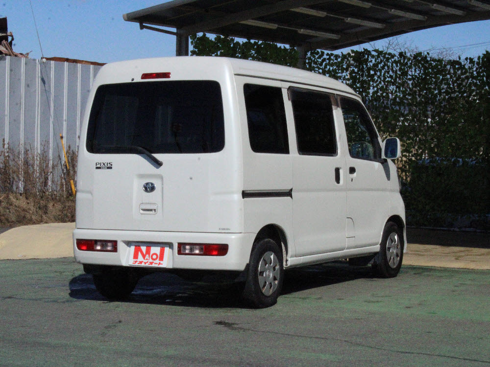 トヨタ　ピクシスバン　クルーズターボ　4WD4枚目
