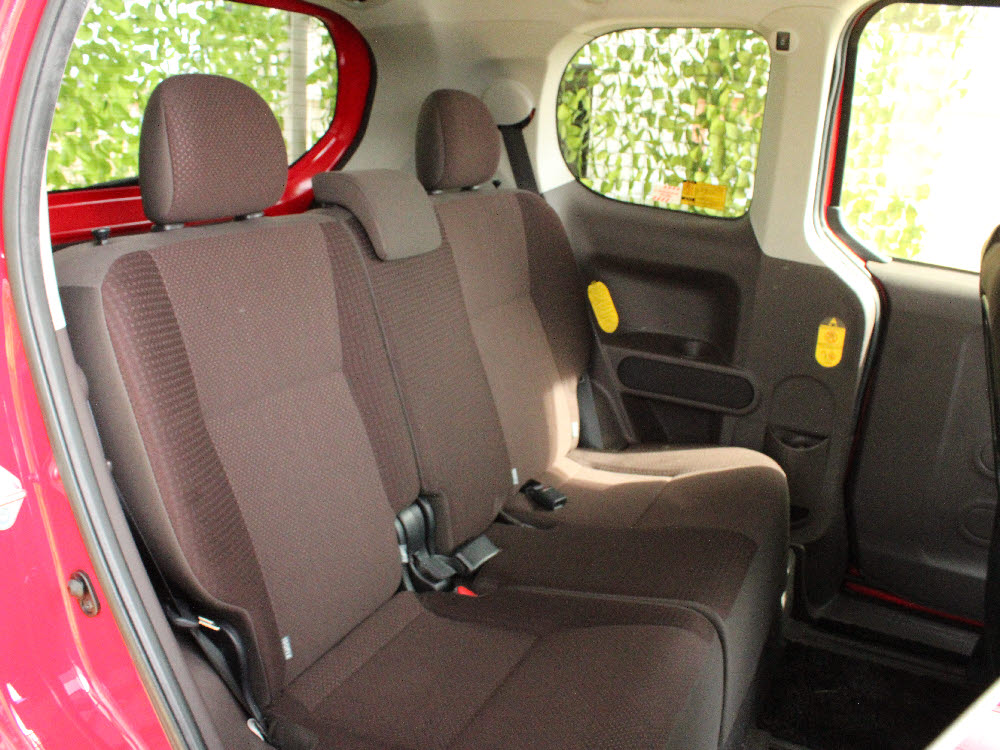 トヨタ　ポルテ　G モデリスタエアロ付13枚目