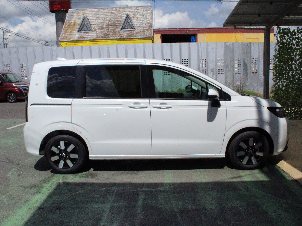 ホンダ　フリード e:HEV AIR EX 8インチナビ3枚目