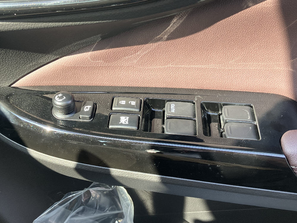 スズキ　フロンクス　2WD 全方位ナビ付17枚目