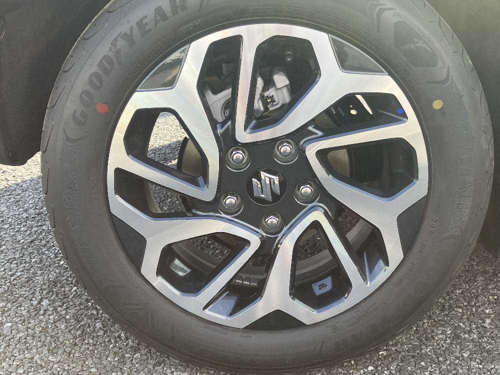 スズキ　フロンクス　2WD 全方位ナビ付19枚目