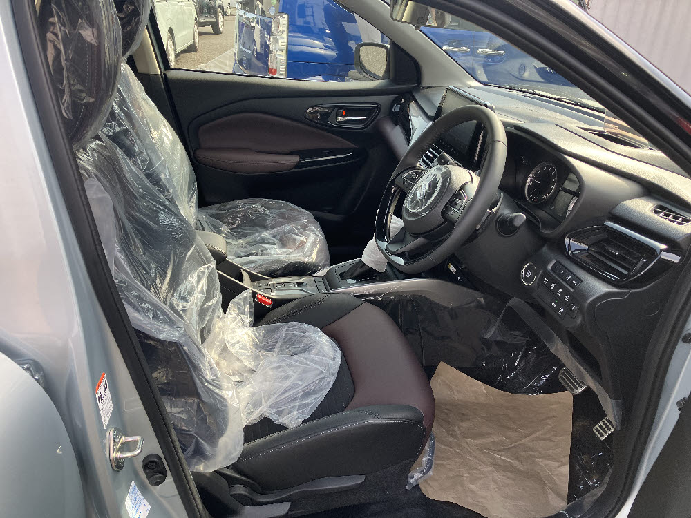 スズキ　フロンクス　2WD 全方位ナビ付7枚目