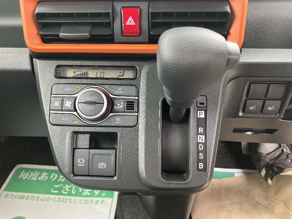 ダイハツ　タントファンクロス（9インチDO付）12枚目