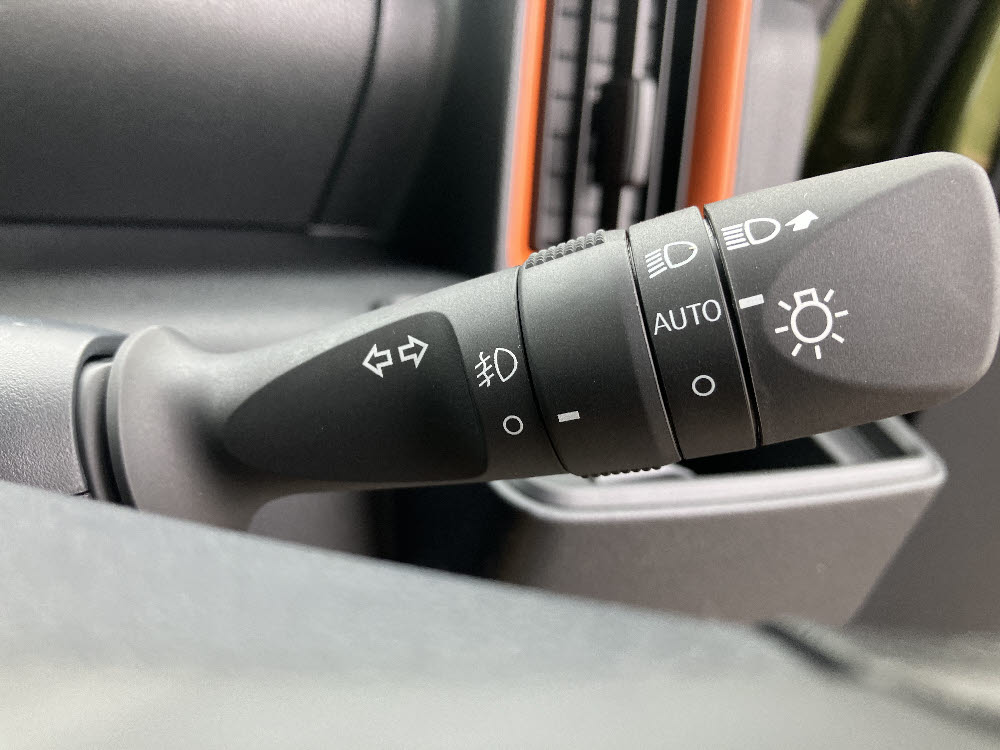 ダイハツ　タントファンクロス（9インチDO付）15枚目