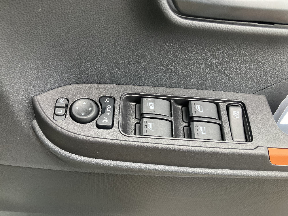 ダイハツ　タントファンクロス（9インチDO付）17枚目