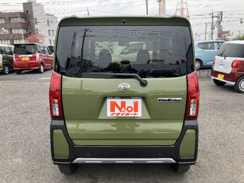 ダイハツ　タントファンクロス（9インチDO付）4枚目