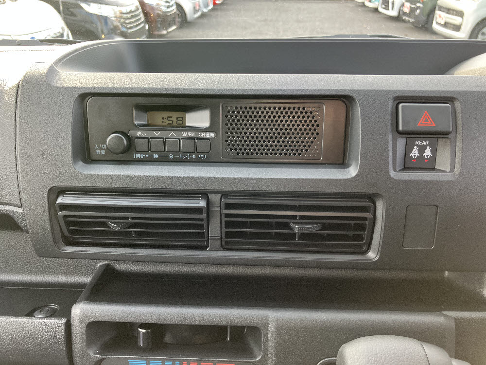 ダイハツ　ハイゼットカーゴ デラックス(ラジオ付）12枚目