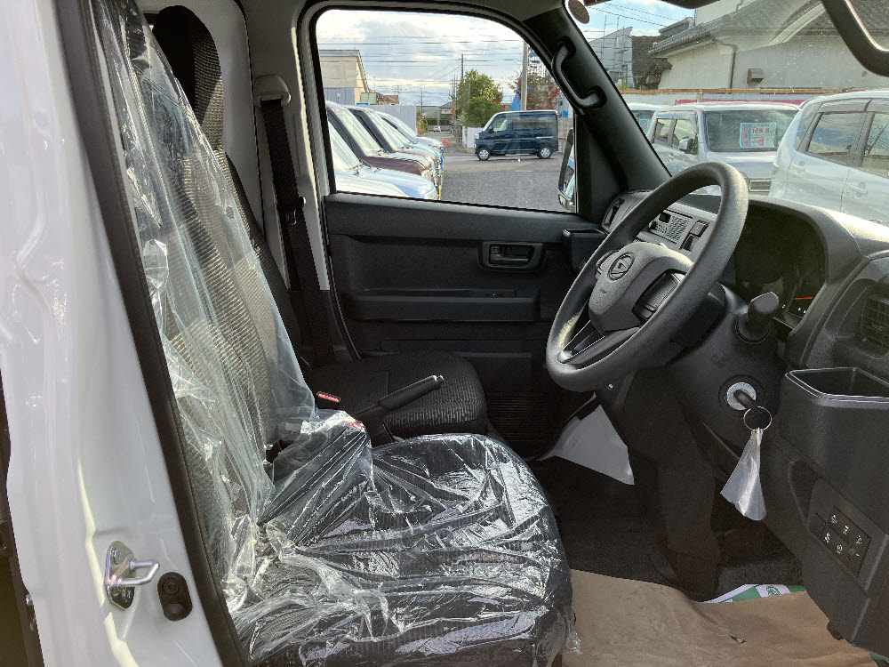 ダイハツ　ハイゼットカーゴ デラックス(ラジオ付）7枚目