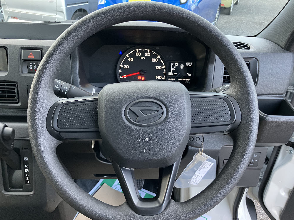 ダイハツ　ハイゼットカーゴ デラックスCVT（ラジオ付）12枚目