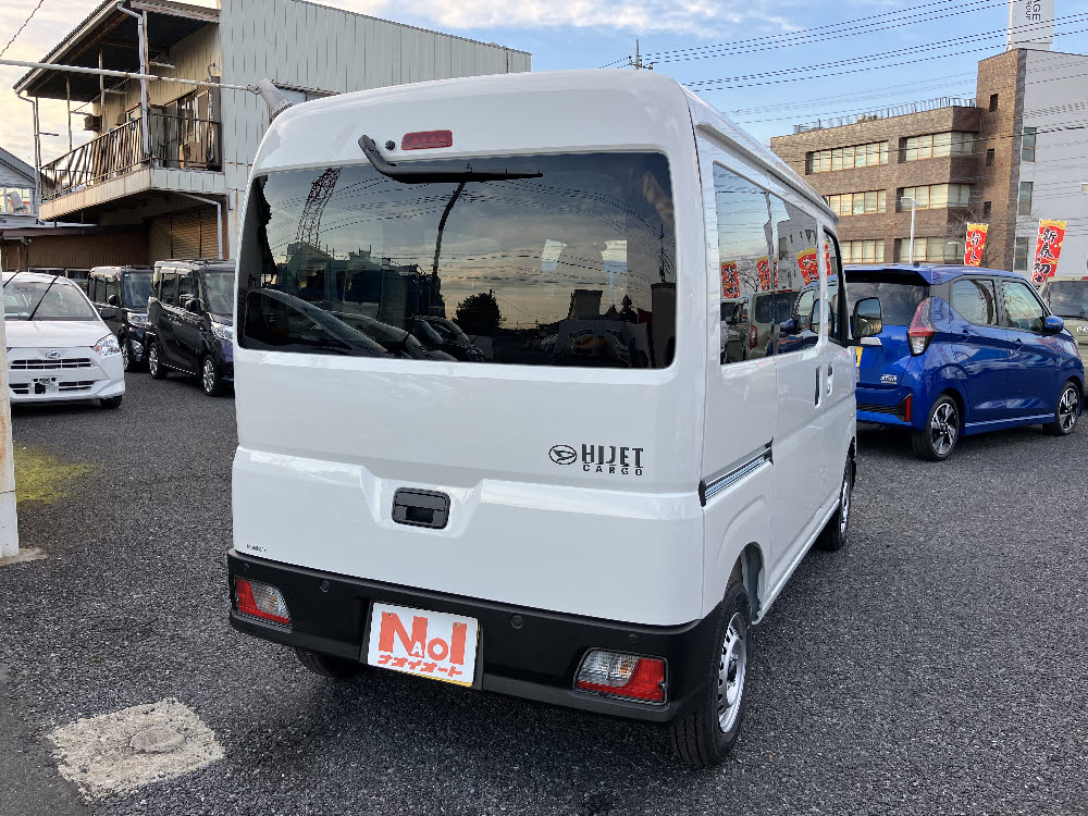 ダイハツ　ハイゼットカーゴ デラックスCVT（ラジオ付）3枚目