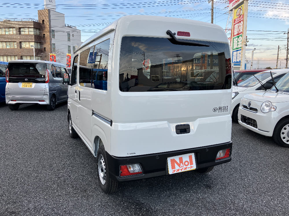 ダイハツ　ハイゼットカーゴ デラックスCVT（ラジオ付）5枚目