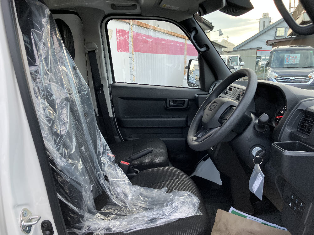 ダイハツ　ハイゼットカーゴ デラックスCVT（ラジオ付）6枚目