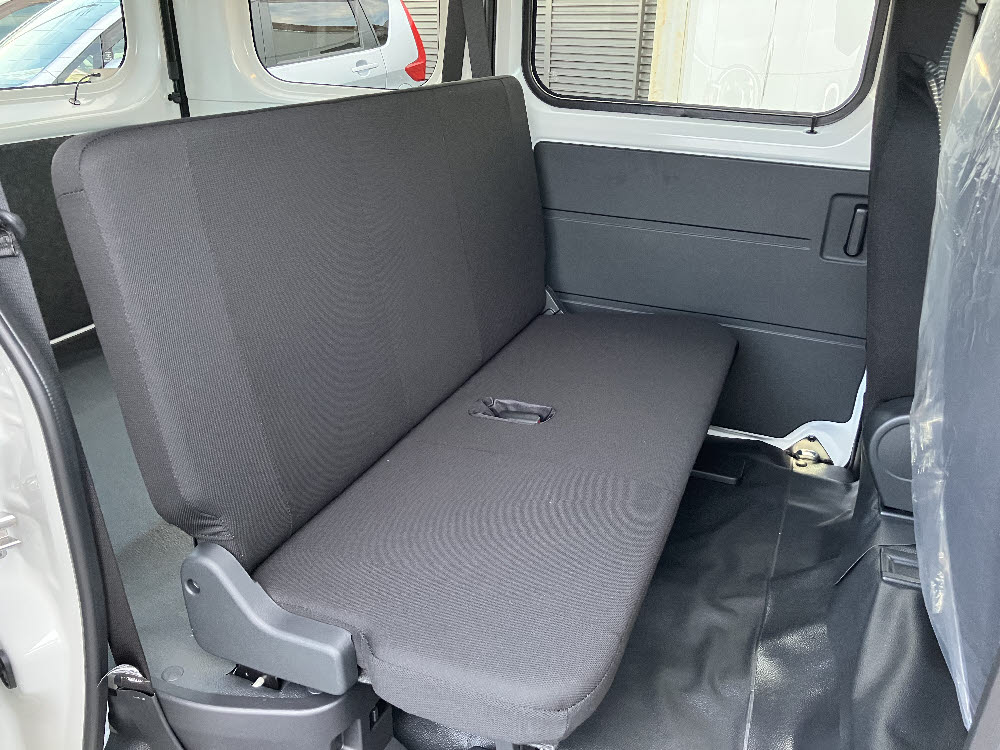 ダイハツ　ハイゼットカーゴ デラックスCVT（ラジオ付）7枚目