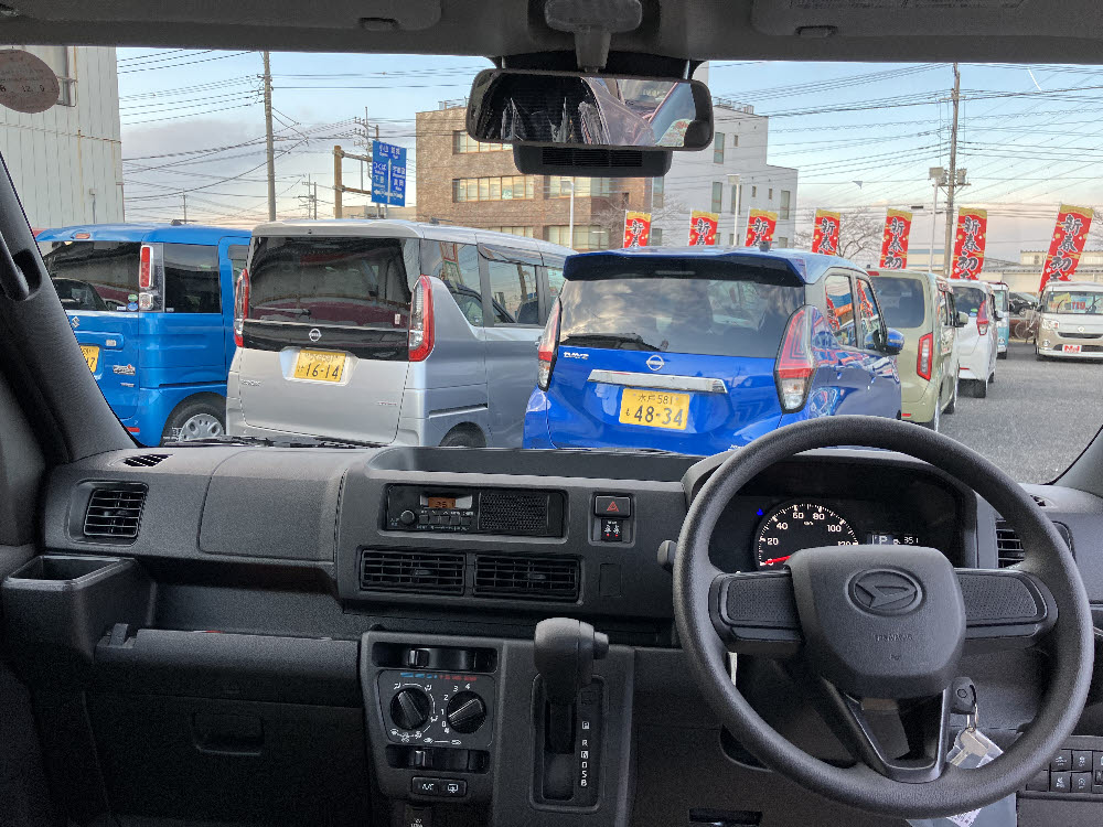 ダイハツ　ハイゼットカーゴ デラックスCVT（ラジオ付）8枚目