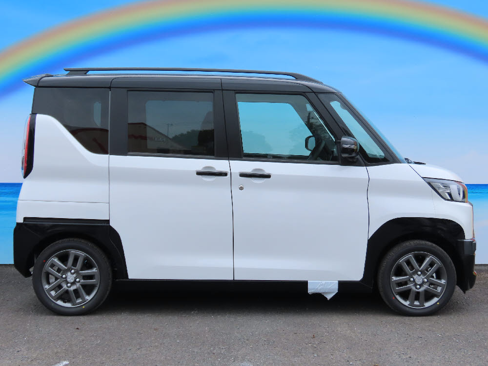 ミツビシ　デリカミニ　Gプレミアム3枚目