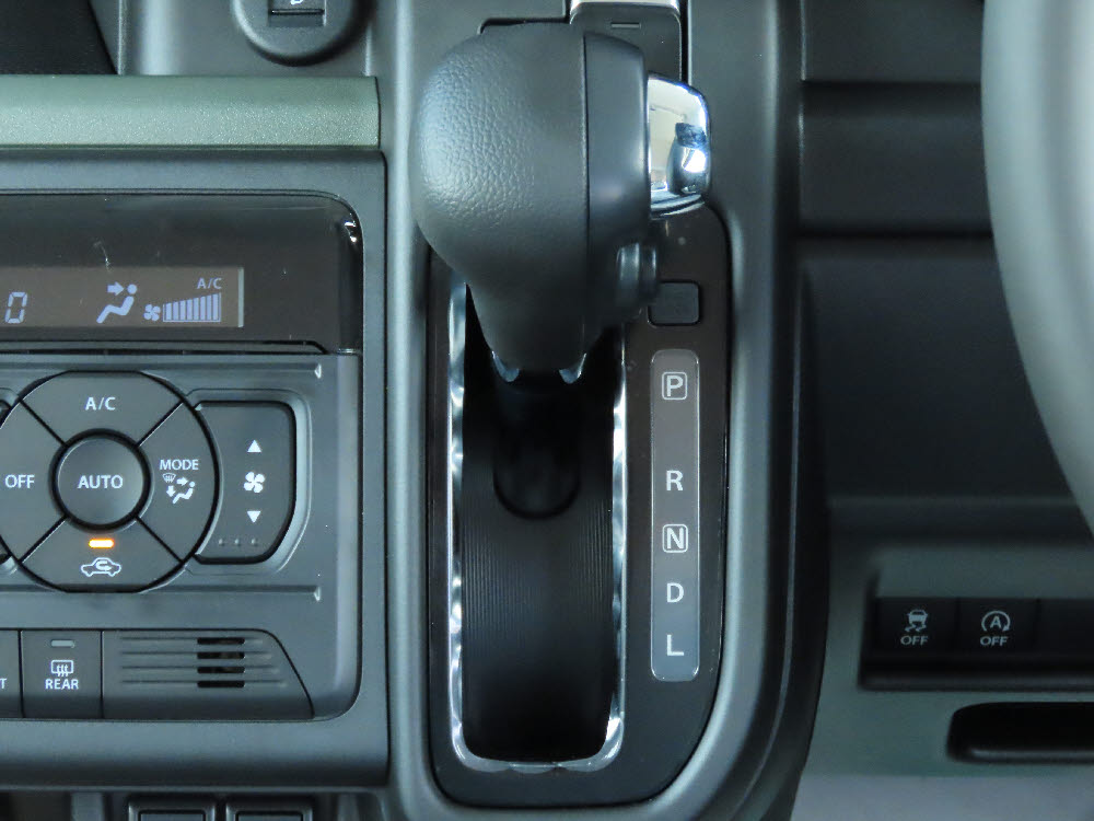 スズキ　スペーシアギア　HYBRID XZ全方位ナビ付13枚目