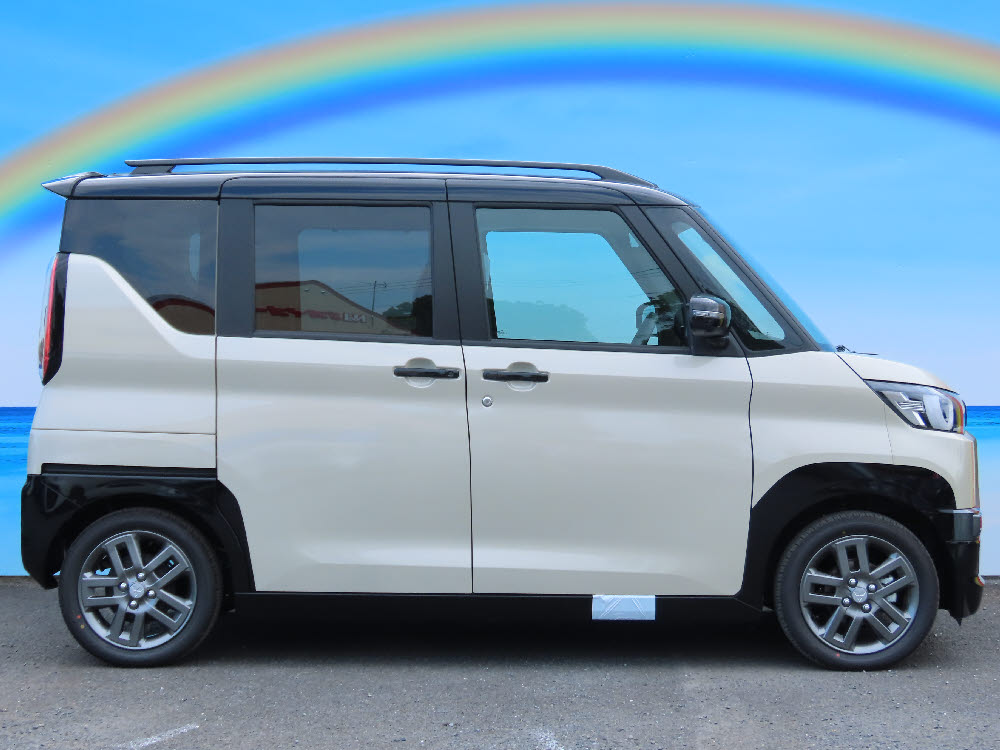 ミツビシ　デリカミニ　Ｇ　プレミアム3枚目