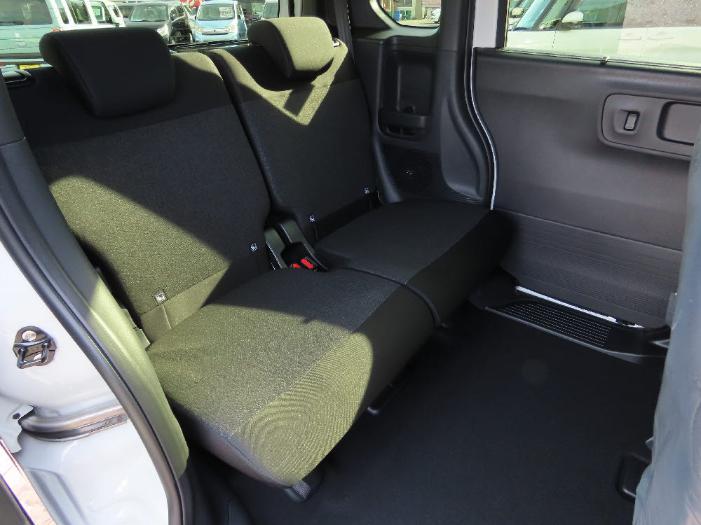 ホンダ　Ｎ ＢＯＸカスタム　8インチナビ（VXM-245ZFEi)10枚目