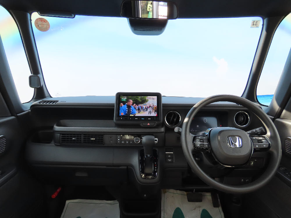 ホンダ　Ｎ ＢＯＸカスタム　8インチナビ（VXM-245ZFEi)11枚目