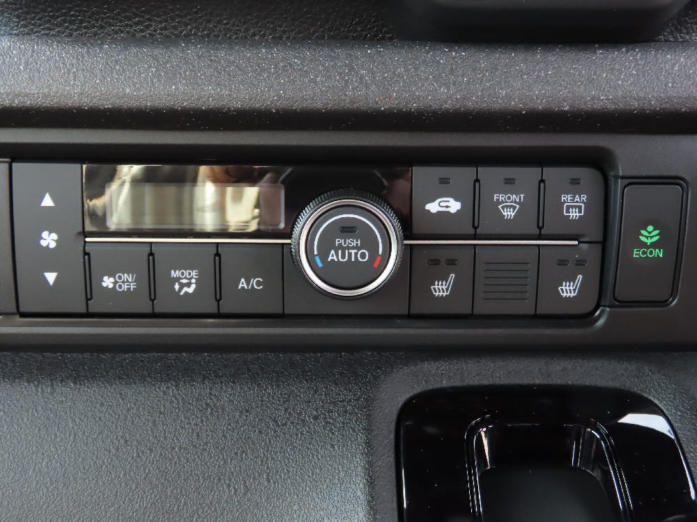 ホンダ　Ｎ ＢＯＸカスタム　8インチナビ（VXM-245ZFEi)12枚目