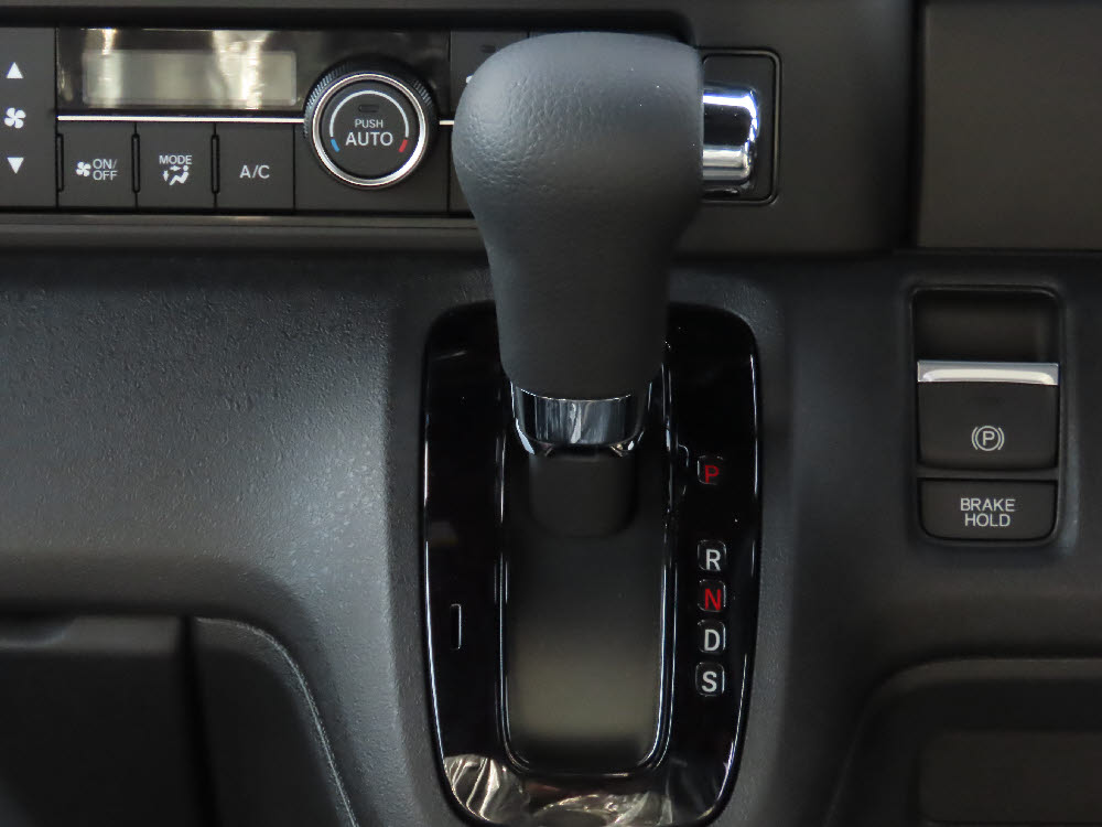 ホンダ　Ｎ ＢＯＸカスタム　8インチナビ（VXM-245ZFEi)13枚目