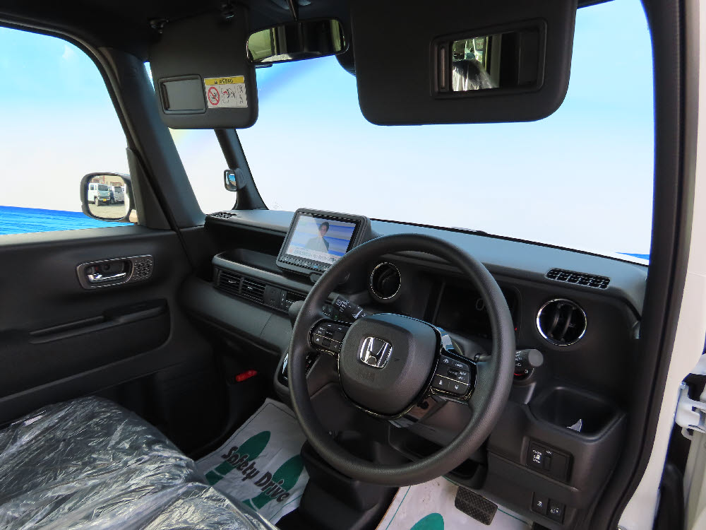 ホンダ　Ｎ ＢＯＸカスタム　8インチナビ（VXM-245ZFEi)8枚目