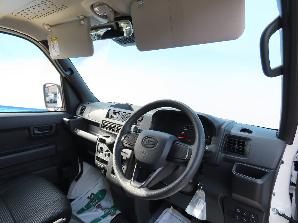 ダイハツ　ハイゼットカーゴ　DX　CVT8枚目