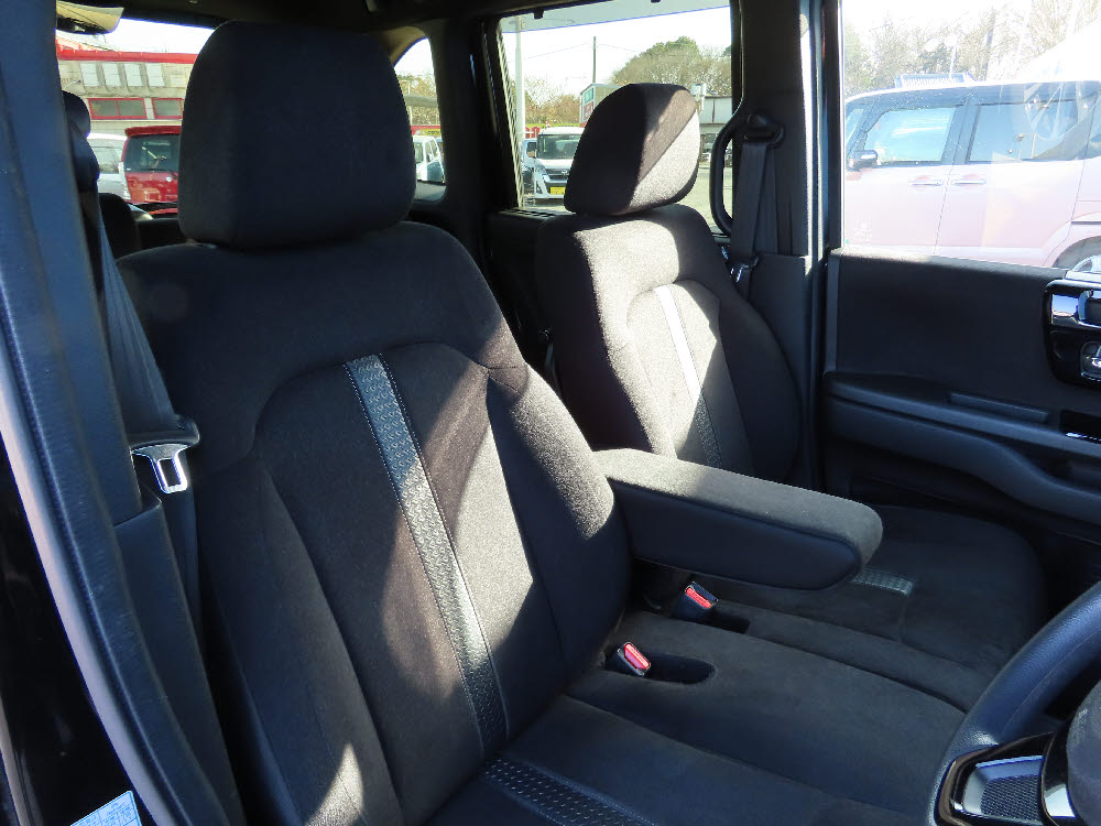 ホンダ　Ｎ ＢＯＸカスタム　L9枚目