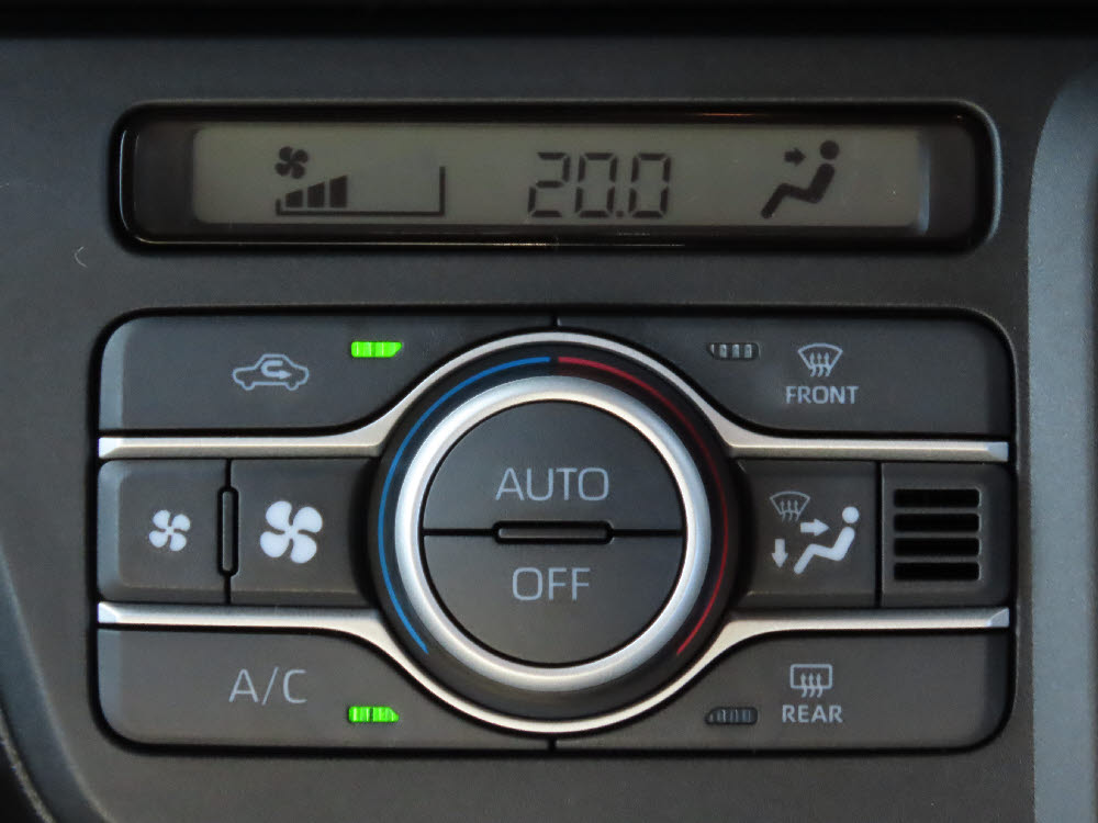 ダイハツ　タント L アップグレードP13枚目