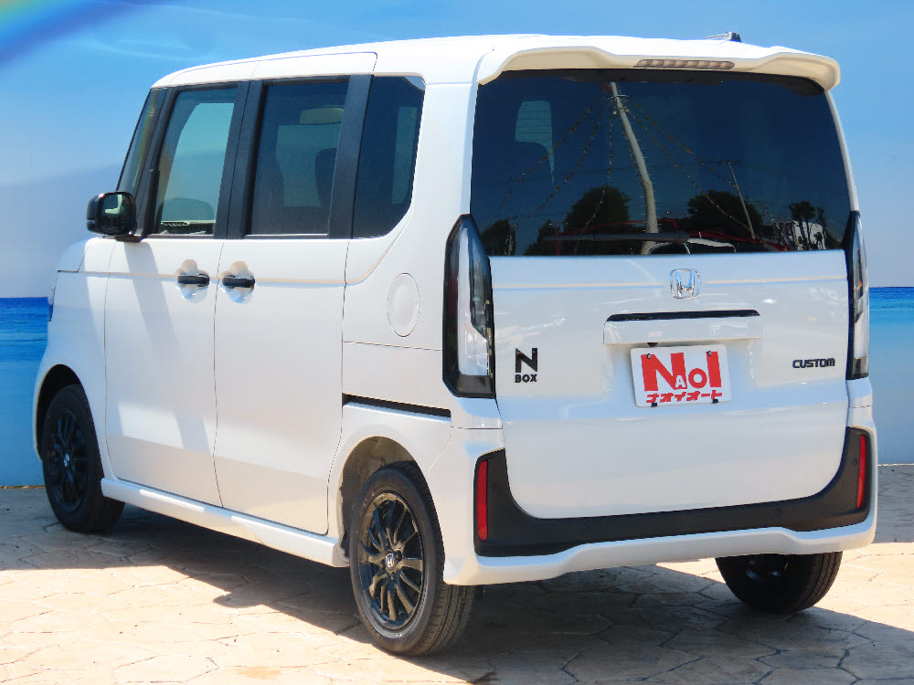 ホンダ　Ｎ ＢＯＸカスタム ブラックスタイル6枚目