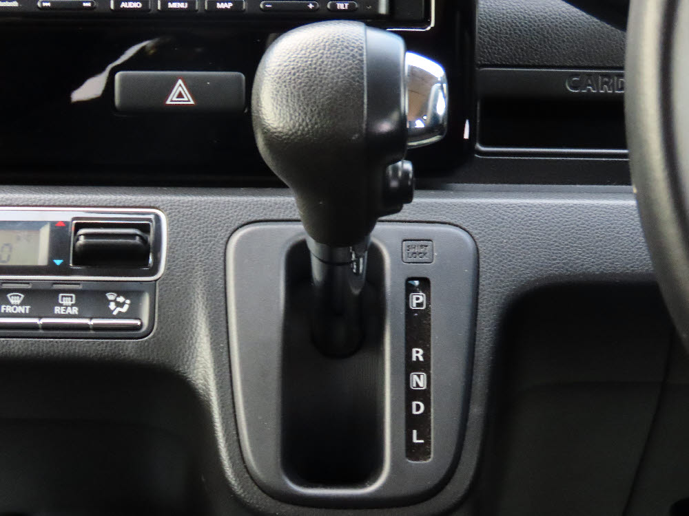 スズキ　ワゴンＲスティングレー HYBRID X13枚目