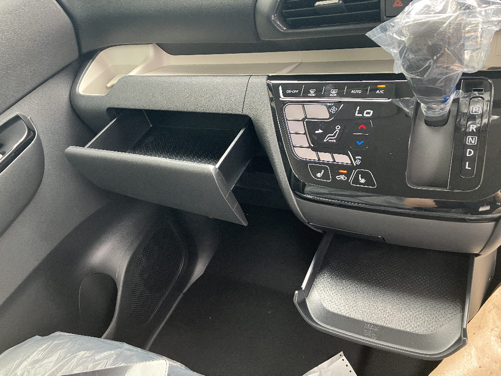 ミツビシ　デリカミニ　G16枚目