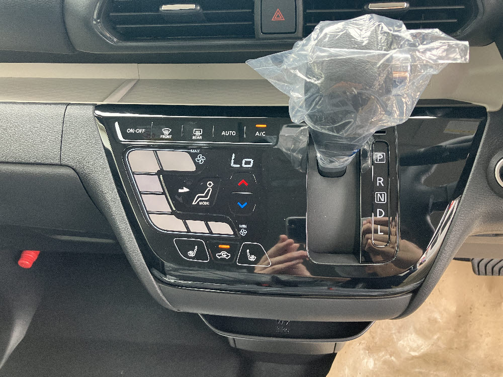 ミツビシ　デリカミニ　G17枚目