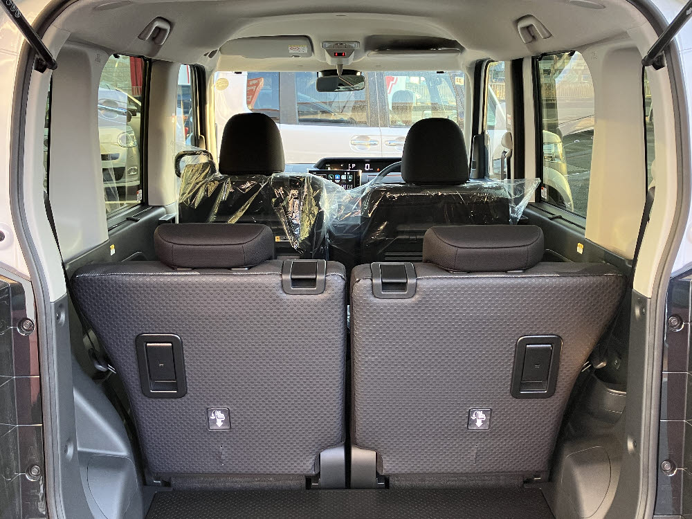 ダイハツ　タントファンクロス　9インチDO付9枚目