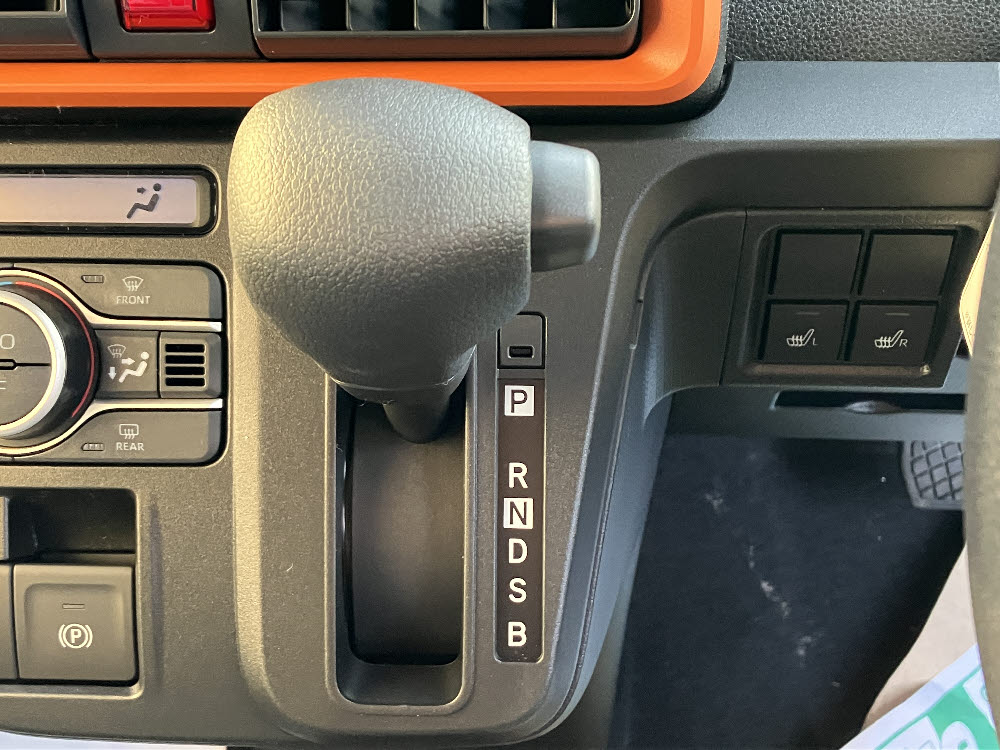 ダイハツ　タントファンクロス　9インチDO付17枚目