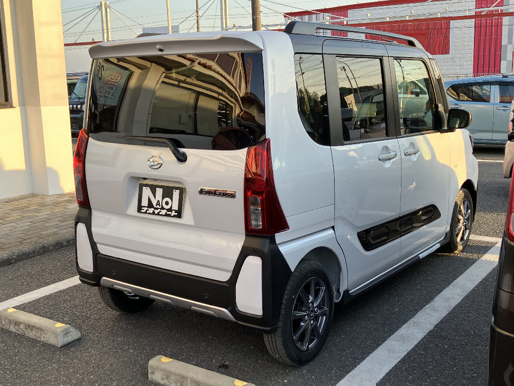 ダイハツ　タントファンクロス　9インチDO付3枚目