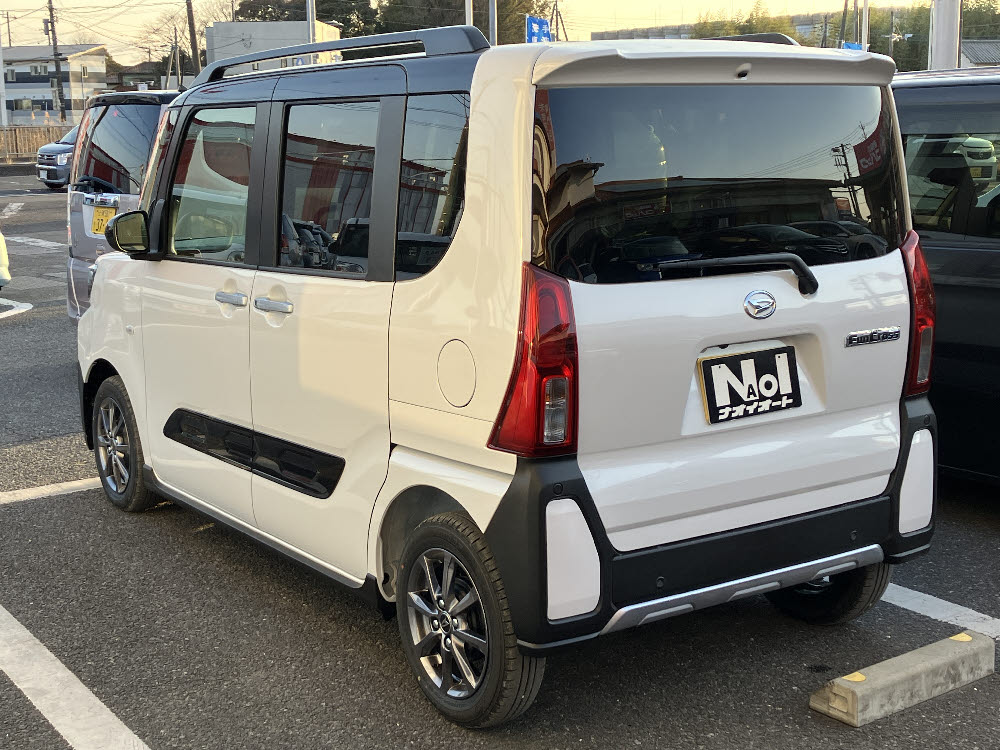 ダイハツ　タントファンクロス　9インチDO付5枚目