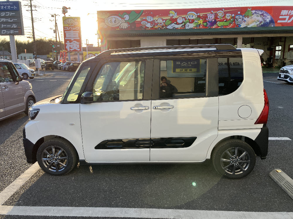 ダイハツ　タントファンクロス　9インチDO付6枚目