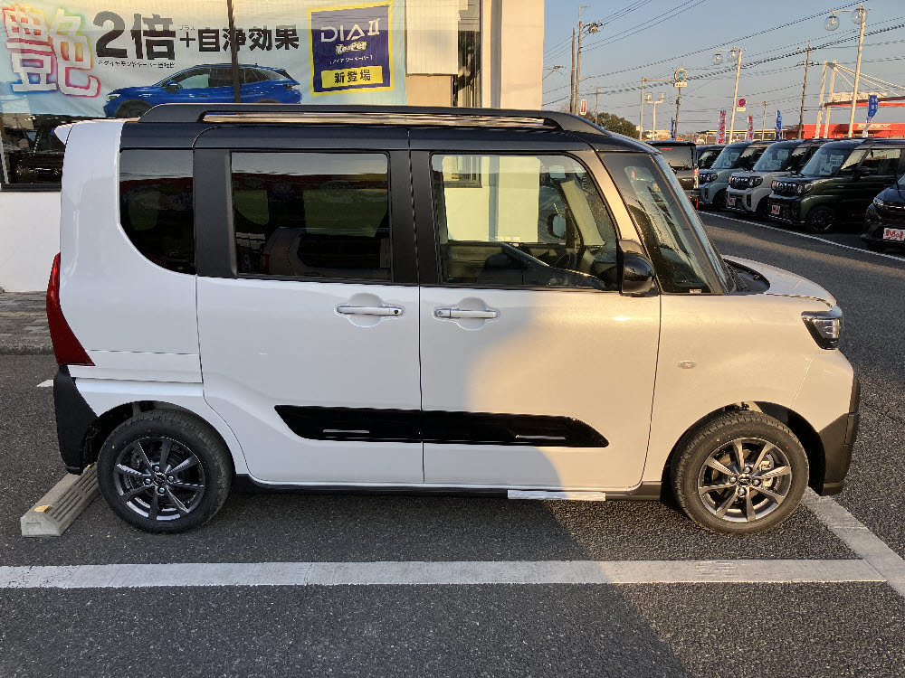 ダイハツ　タントファンクロス　9インチDO付7枚目