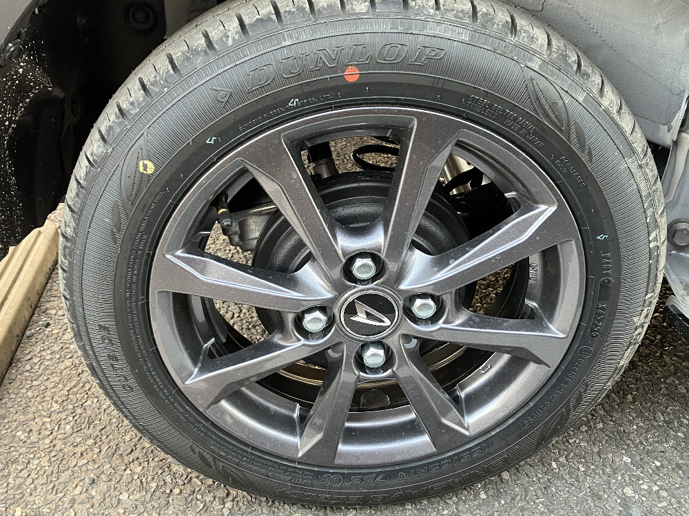 ダイハツ　タントファンクロス　9インチDO付8枚目