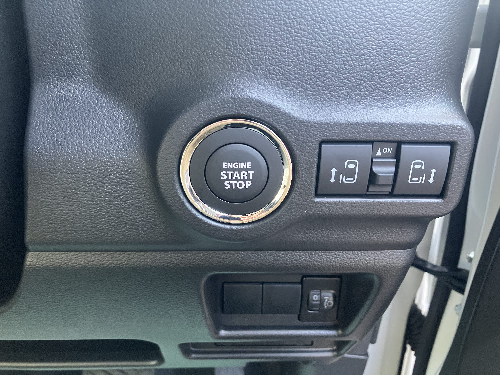 スズキ　スペーシア　HYBRID X ODレス19枚目