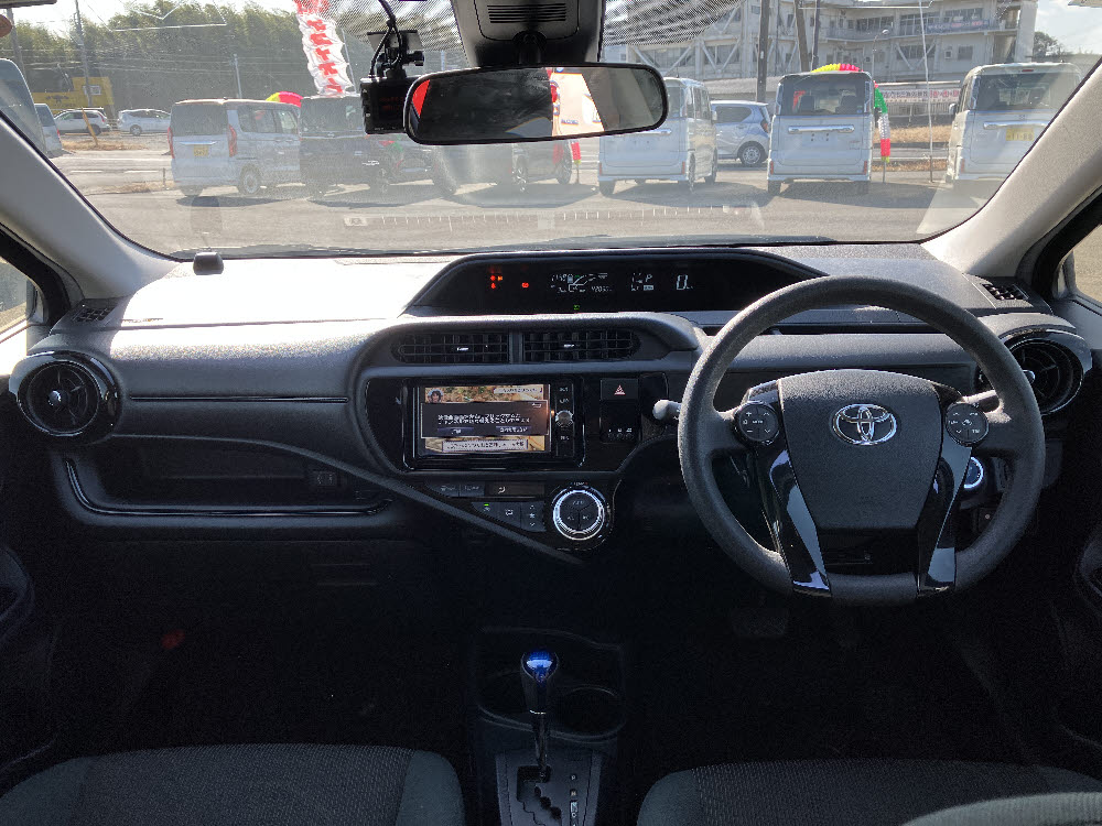 トヨタ　アクア　S スタイルブラック12枚目