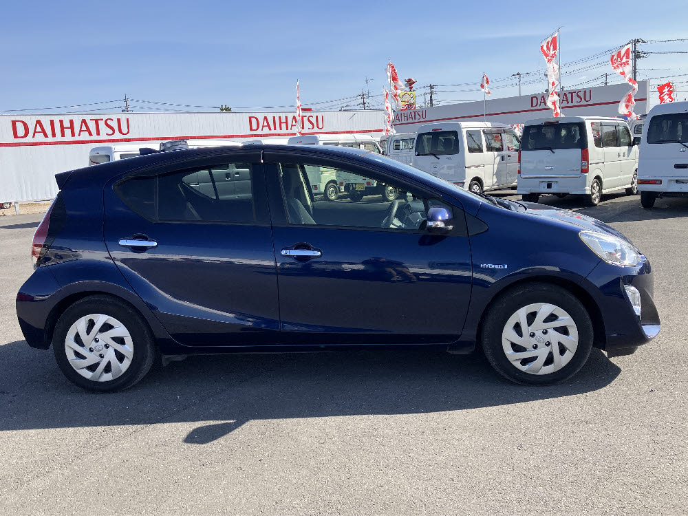 トヨタ　アクア　S スタイルブラック3枚目