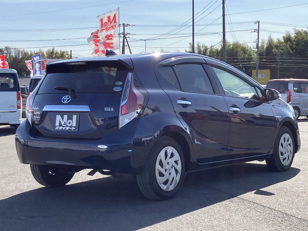 トヨタ　アクア　S スタイルブラック4枚目