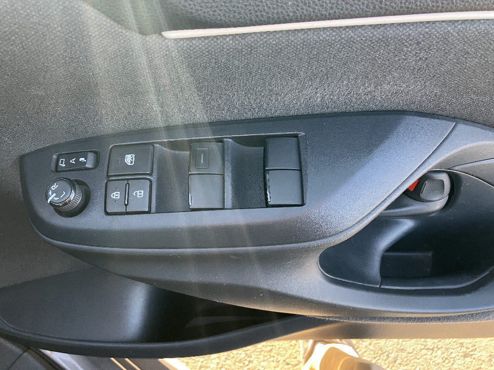 トヨタ　ヤリス　X19枚目