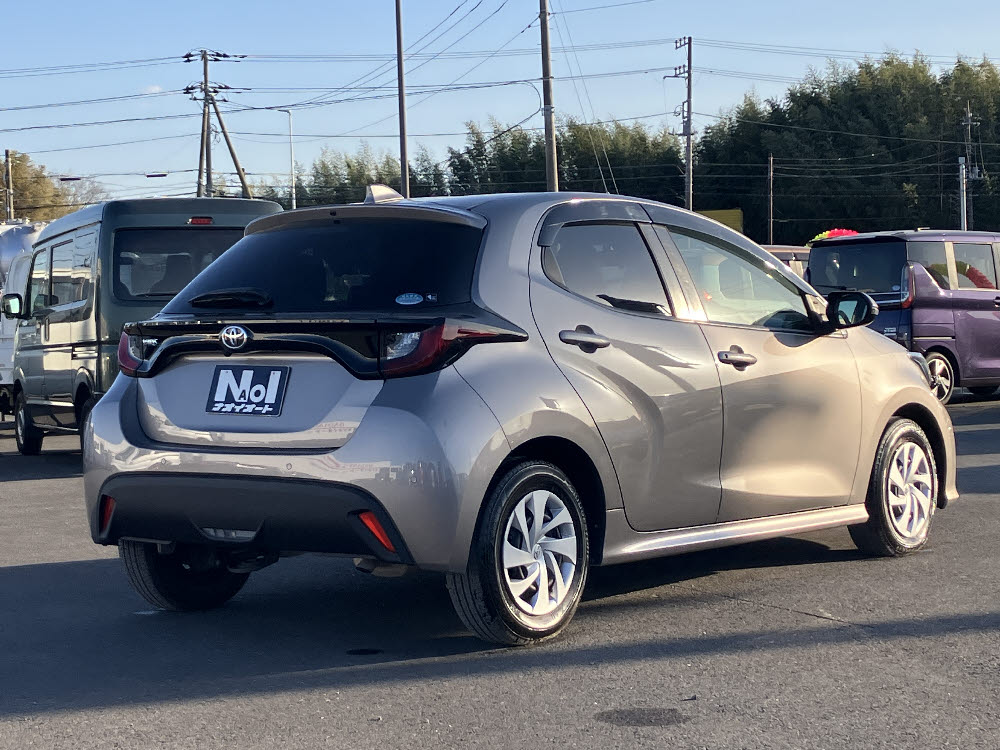 トヨタ　ヤリス　X4枚目