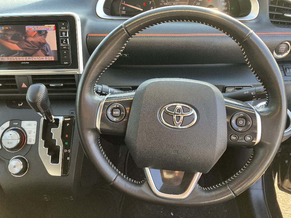 トヨタ　シエンタ　G12枚目